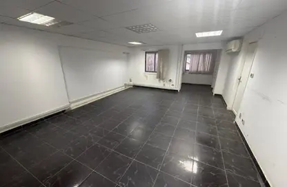 فيلا - استوديو - 8 حمامات للايجار في شارع مصدق - الدقي - الجيزة