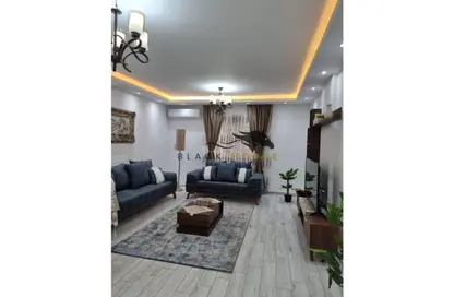 Apartment - 2 Bedrooms - 1 Bathroom for rent in El Rehab Extension - Al Rehab - New Cairo City - Cairo