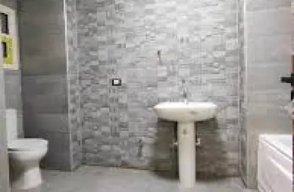 Apartment - 3 Bedrooms - 1 Bathroom for sale in Al Mansoura - Al Daqahlya