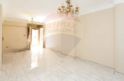 Apartment - 3 Bedrooms - 2 Bathrooms for sale in Camp Chezar - Hay Wasat - Alexandria