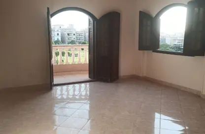 شقة - 3 غرف نوم - 1 حمام للبيع في المنطقة ز - حى جنوب الاكايمية - مدينة القاهرة الجديدة - القاهرة