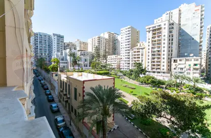 شقة - 3 غرف نوم - 3 حمامات للبيع في سابا باشا - حي شرق - الاسكندرية
