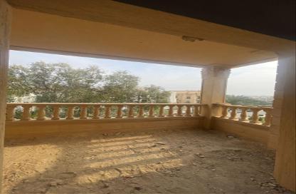 Apartment - 4 Bedrooms - 3 Bathrooms for sale in Ganoob El Acadimia - New Cairo City - Cairo