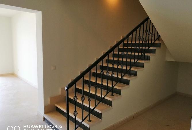 8304010 - Property Image 3