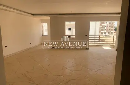 Apartment - 4 Bedrooms - 3 Bathrooms for sale in Flowers Park - North Investors Area - New Cairo City - Cairo