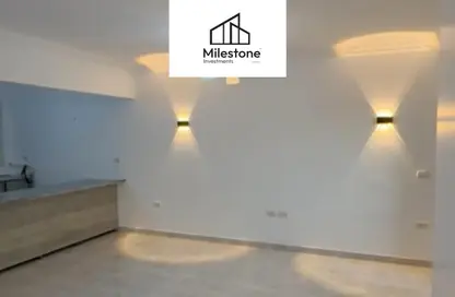 Apartment - 2 Bedrooms - 1 Bathroom for sale in Stone Residence - 5th Settlement Compounds - The 5th Settlement - New Cairo City - Cairo