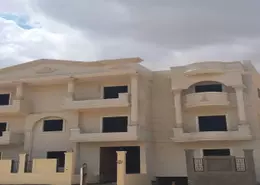 شقة - 3 غرف نوم - 3 حمامات للبيع في حي النادي - مدينة الشروق - القاهرة