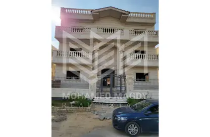Villa - 5 Bedrooms - 5 Bathrooms for sale in West Somid Road - West Somid - 6 October City - Giza