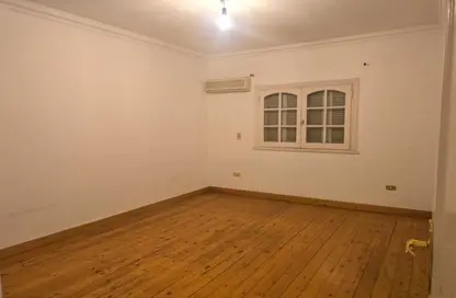 Apartment - 3 Bedrooms - 2 Bathrooms for sale in Yehia Ibrahim St. - Zamalek - Cairo