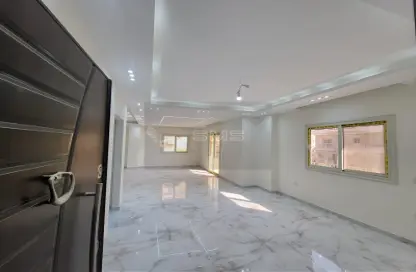 Apartment - 3 Bedrooms - 2 Bathrooms for rent in Mohamed Rahim St. - El Yasmeen 3 - El Yasmeen - New Cairo City - Cairo