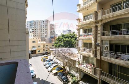 Apartment - 3 Bedrooms - 2 Bathrooms for sale in Al Safa St. - Smouha - Hay Sharq - Alexandria