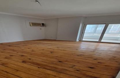 Apartment - 3 Bedrooms - 3 Bathrooms for sale in Street 19 - Maadi - Hay El Maadi - Cairo