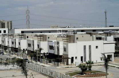 Villa - 4 Bedrooms - 5 Bathrooms for sale in The Crown - Cairo Alexandria Desert Road - 6 October City - Giza