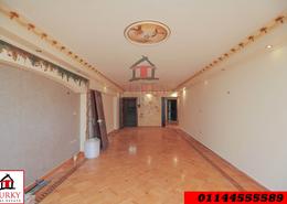 شقة - 3 غرف نوم - 2 حمامات for للايجار in شارع قصر الصفا - زيزينيا - حي شرق - الاسكندرية