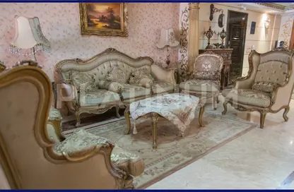 Apartment - 3 Bedrooms - 3 Bathrooms for sale in Kafr Abdo St. - Kafr Abdo - Roushdy - Hay Sharq - Alexandria