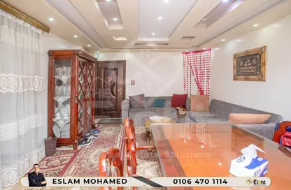 شقة - 3 غرف نوم - 1 حمام للبيع في شارع علي الاسكندراني - محرم بك - حي وسط - الاسكندرية