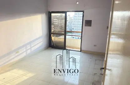 Apartment - 3 Bedrooms - 1 Bathroom for sale in Zaker Hussein St. - Al Hadiqah Al Dawliyah - 7th District - Nasr City - Cairo