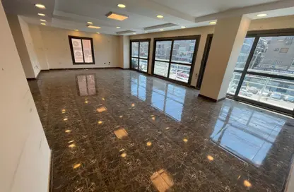 Office Space - Studio - 3 Bathrooms for rent in Maadi - Hay El Maadi - Cairo