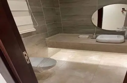 شقة - 4 غرف نوم - 4 حمامات للبيع في فيلدج ويست - كمبوندات الشيخ زايد - الشيخ زايد - الجيزة