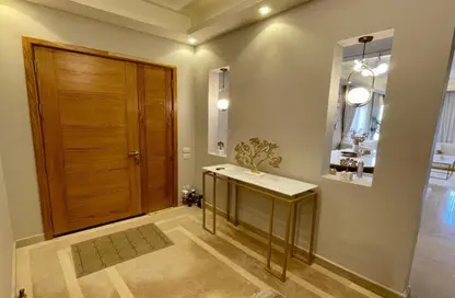 Apartment - 3 Bedrooms - 3 Bathrooms for sale in Royal City - Sheikh Zayed Compounds - Sheikh Zayed City - Giza