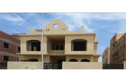Villa - 4 Bedrooms - 6 Bathrooms for sale in East The Academy - New Cairo City - Cairo