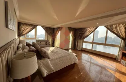 Apartment - 4 Bedrooms - 5 Bathrooms for sale in Nile St. - Dokki - Giza