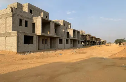 تاون هاوس - 3 غرف نوم - 4 حمامات للبيع في الكارما جيتس - مدينة زايد الجديدة - الشيخ زايد - الجيزة
