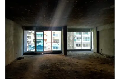 محل تجاري - استوديو - 4 حمامات للبيع في شارع لبنان - المهندسين - الجيزة