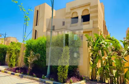 فيلا - 5 غرف نوم - 4 حمامات للبيع في المستثمرين الشمالية - مدينة القاهرة الجديدة - القاهرة