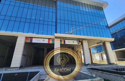 محل تجاري - استوديو - 2 حمامات للبيع في جولدن جيت - شارع التسعين الجنوبي - التجمع الخامس - مدينة القاهرة الجديدة - القاهرة