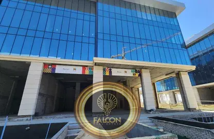 محل تجاري - استوديو - 2 حمامات للبيع في جولدن جيت - شارع التسعين الجنوبي - التجمع الخامس - مدينة القاهرة الجديدة - القاهرة