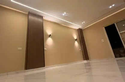 شقة - 3 غرف نوم - 2 حمامات للبيع في شارع جمال عبد الناصر - التوسعات الشمالية - مدينة 6 أكتوبر - الجيزة