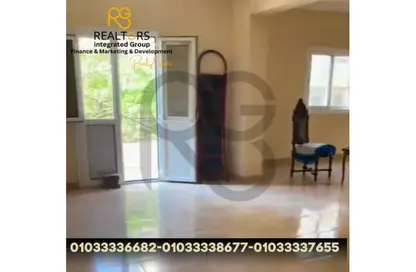 شقة - 3 غرف نوم - 2 حمامات للبيع في شارع 31 - الحي الحادي عشر - الشيخ زايد - الجيزة