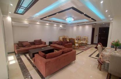 شقة - 3 غرف نوم - 3 حمامات للايجار في شارع البصره - المهندسين - الجيزة