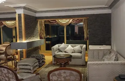 Apartment - 4 Bedrooms - 3 Bathrooms for rent in Zamalek - Cairo
