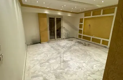 شقة - 2 غرف نوم - 2 حمامات للبيع في شارع علي الاسكندراني - محرم بك - حي وسط - الاسكندرية