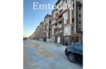 Apartment - 3 Bedrooms - 2 Bathrooms for sale in Ard Gameyet Al Mostasmereen - Hadayek October - 6 October City - Giza