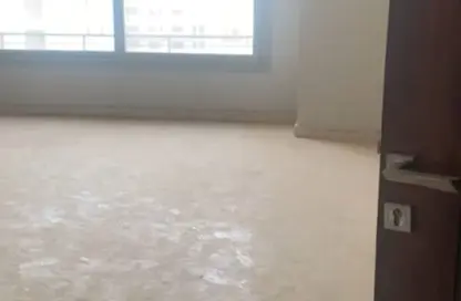 شقة - 2 غرف نوم - 2 حمامات للبيع في فيلدج جيت - المستثمرين الجنوبية - مدينة القاهرة الجديدة - القاهرة