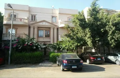 Apartment - 3 Bedrooms - 3 Bathrooms for sale in Doctor Yassin Abdel Ghaffar St. - Area C - Ganoob El Acadimia - New Cairo City - Cairo