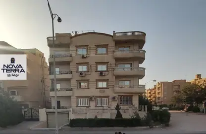 Whole Building - 7+ Bedrooms - 6 Bathrooms for sale in Abdel Salam Amin St. - 1st District - 6 October City - Giza