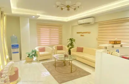 Clinic - Studio - 1 Bathroom for rent in Zahraa El Maadi - Hay El Maadi - Cairo