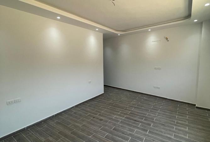 8261923 - Property Image 2