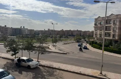 شقة - 3 غرف نوم - 2 حمامات للبيع في المنطقة السادسة شرق - مدينة الشروق - القاهرة