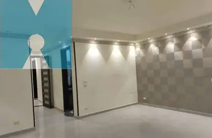 Apartment - 3 Bedrooms - 2 Bathrooms for rent in Green 3 - 2nd District - Sheikh Zayed City - Giza