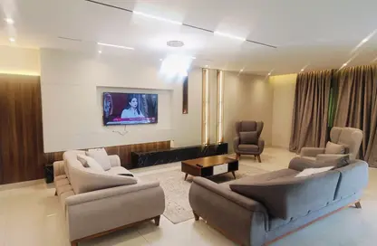 Apartment - 3 Bedrooms - 3 Bathrooms for rent in Mahmoud Awad St. - 6th Zone - Nasr City - Cairo