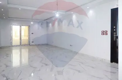 Apartment - 4 Bedrooms - 3 Bathrooms for sale in Hassan Allam St. - Smouha - Hay Sharq - Alexandria