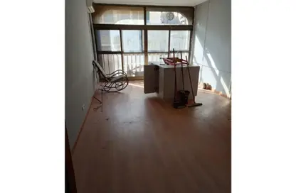 Office Space - Studio - 1 Bathroom for rent in Hassan Mohamed Al Razaz St. - Dokki - Giza