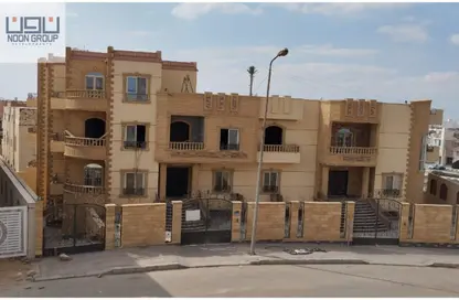شقة - 3 غرف نوم - 3 حمامات للبيع في ميدان النادي - المجاورة الثانية - الحي الرابع غرب - مدينة الشروق - القاهرة