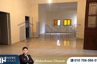 Apartment - 5 Bedrooms - 2 Bathrooms for rent in Al Fostat St. - Cleopatra - Hay Sharq - Alexandria