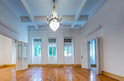 شقة - 8 غرف نوم - 3 حمامات للايجار في جاردن سيتي - القاهرة